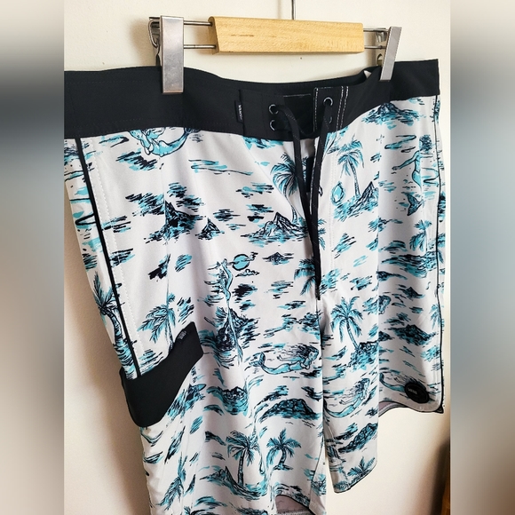 Vans Hawaiian mermaid swim shorts - Picture 4 of 6
